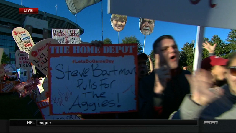 Illustration for article titled A Tuscaloosa College GameDay Sign Roundup